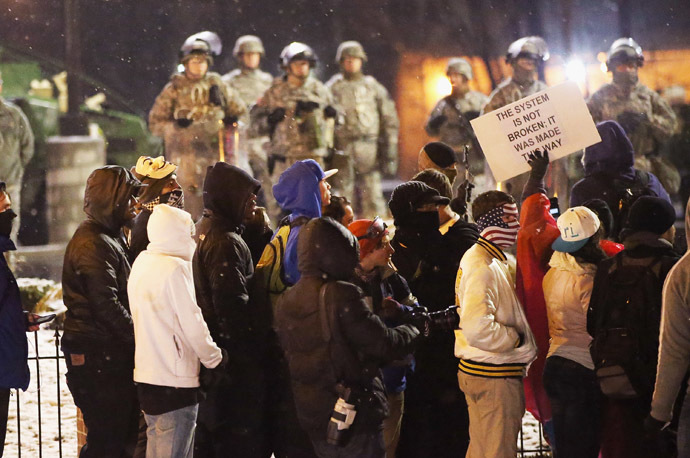 National Guard troops guard the police station on November 26, 2014 in Ferguson, Missouri. (AFP Photo/Scott Olson)