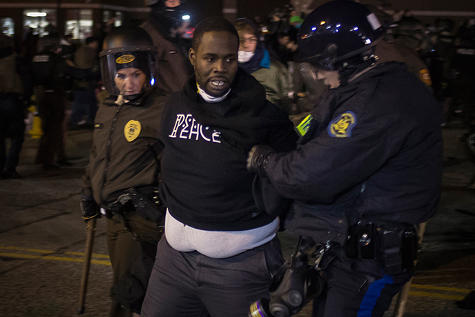 Arrests, protests & 'Xmas carols': Ferguson unrest enters fifth day ...