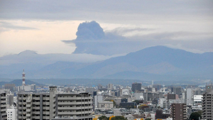 This handout picture taken by Fukuoka Local Meteorological Observatory on November 26, 2014 and released by Japan Meteorological Agency on November 27 shows smoke rising from Mount Aso at Kumamoto on Japan's southern island of Kyushu. (AFP Photo/Japan Meteorological Agency)