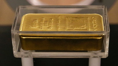 Gold tumbles to 3-week low after Swiss decide not to hoard