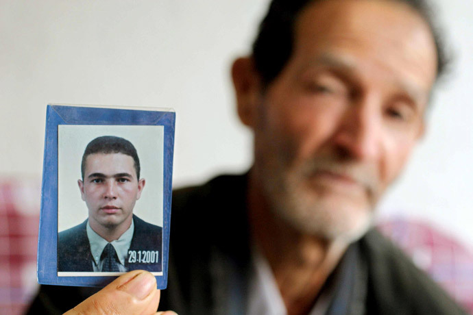 Matozinho Otoni da Silva, the father of of 27-year-old Brazilian electrician Jean Charles de Menezes, shows a photograph of his son 24 July 2005 in Gonzaga, Minas Gerais. (AFP Photo / Alexandre Motta / AEstado Brazil out Internet out)