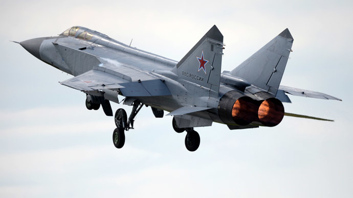 Flight fright: Russian MiG-31 jet pulls midair maneuver on Norwegian F-16 (VIDEO)