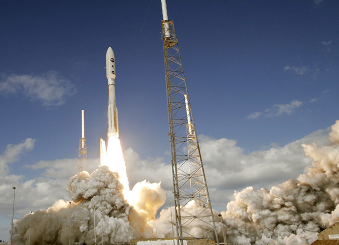 The Atlas V rocket with the New Horizons spacecraft blasts off from complex 41 at the Cape Canaveral Air Force Station in Cape Canaveral. (Reuters/Rick Fowler)