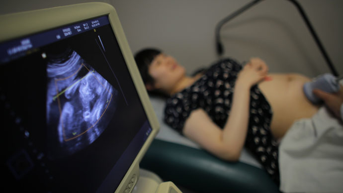 UK govt: Half of pregnant women should use midwives, not hospitals