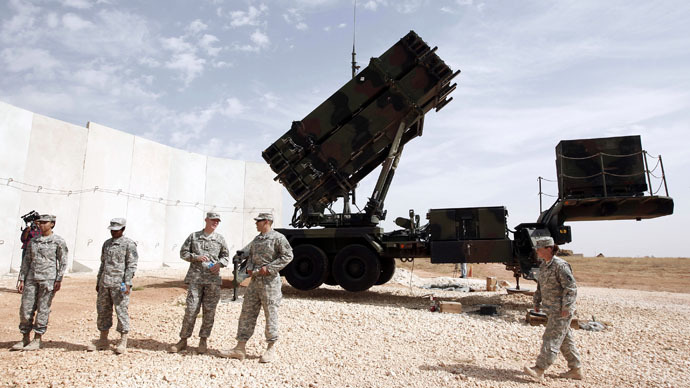 U.S. soldiers stand beside a U.S. Patriot missile system at a Turkish military base in Gaziantep, southeastern Turkey, October 10, 2014. (Reuters/Osman Orsal)