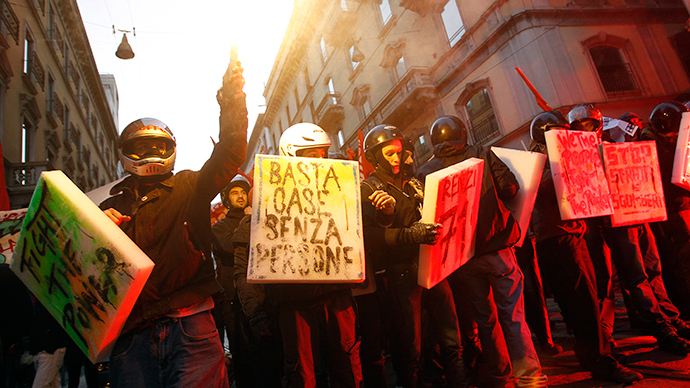 ‘F**k austerity’: Protesters clash with cops outside opening night at La Scala, Milan
