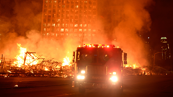 Massive blaze in downtown LA: 250 firefighters, 2 major freeways closed