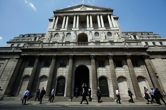 Pedestrians walk past the Bank of England in the City of London (Reuters / Luke MacGregor)