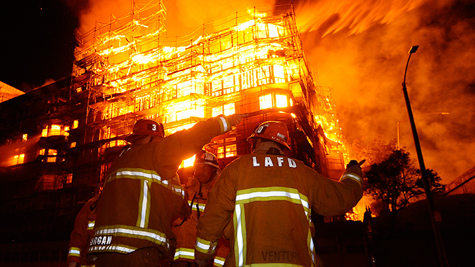 LA inferno: Apocalyptic scenes as enormous fire engulfs Los Angeles center (IMAGES)