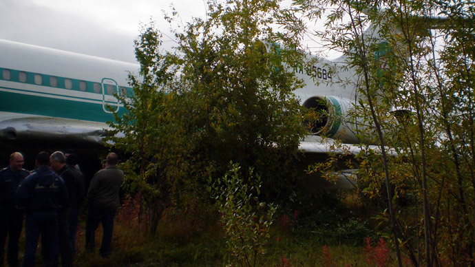 Tu-154 aircraft force landing on Izhma airdrome (Komi).(RIA Novosti)