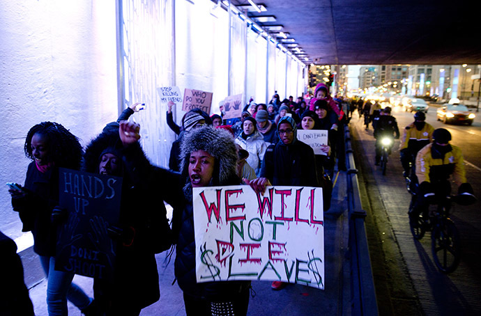 Prostesters take to the street after recent grand jury decisions in police-involved deaths on December 7, 2014 in Chicago, Illinois. (AFP Photo/Tasos Katopodis)
