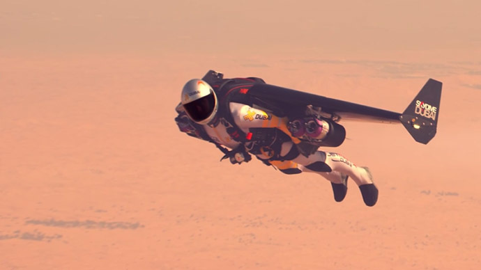 Sky's not the limit: World's first 'Jetman' flies over Dubai desert (VIDEO)