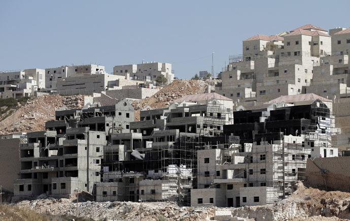 Buildings under construction are seen in the Israeli settlement of Beitar Illit near the Palestinian West Bank village of Wadi Fukin, on September 4, 2014. (AFP Photo)
