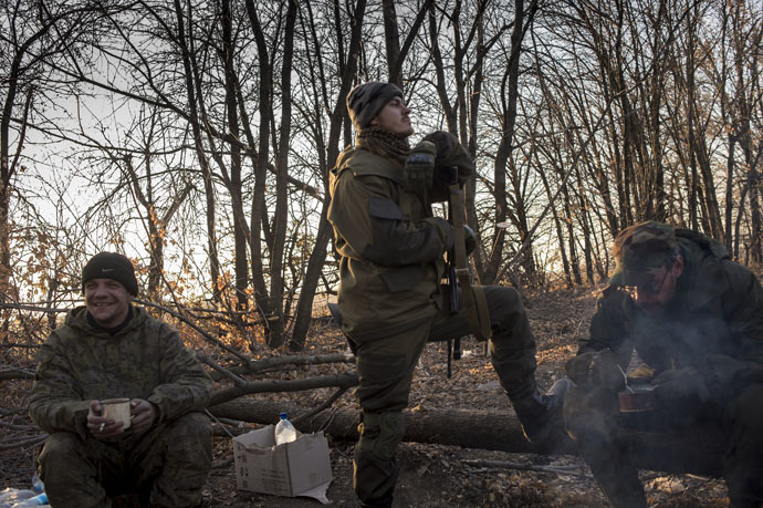 The Lugansk People's Republic militia on the first line of defense in the Slavyanoserbsk District, Lugansk Region. (RIA Novosti/Valeriy Melnikov)