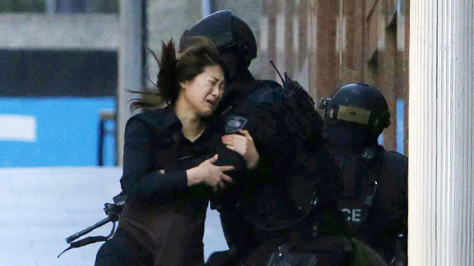 Dramatic escape: #SydneySiege hostages run for freedom (PHOTOS, VIDEO)