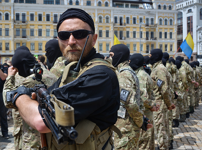Recruits are sworn in for Azov Battalion in Kiev's Sophia Square. (RIA Novosti / Evgeny Kotenko)