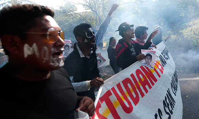 People shout slogans during a protest march at Tecoanapa, in Guerrero State, Mexico (AFP Photo / Pedro Pardo)