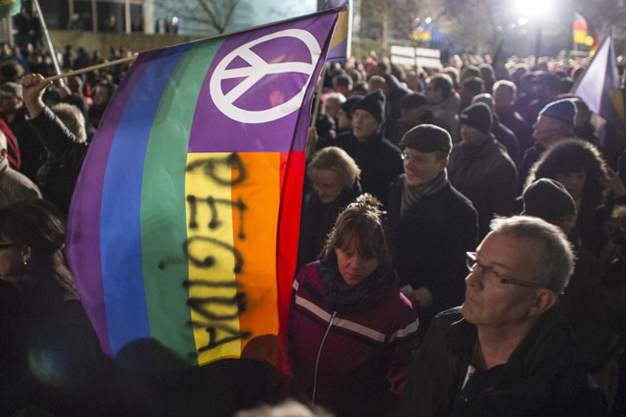 Supporters of the PEGIDA movement, "Patriotische Europaeer Gegen die Islamisierung des Abendlandes," which translates to "Patriotic Europeans Against the Islamification of the Occident," take part in a rally in Dresden, Eastern Germany on December 15, 2014. (AFP Photo)