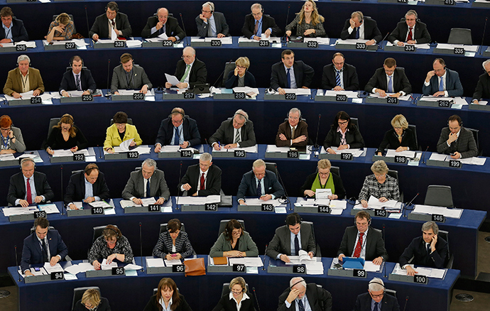 Members of the European Parliament take part in a voting session at the European Parliament in Strasbourg, December 16, 2014 (Reuters / Vincent Kessler)