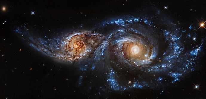Optical image of NGC 2207 and IC 2163 spiral galaxies (NASA/STScI)