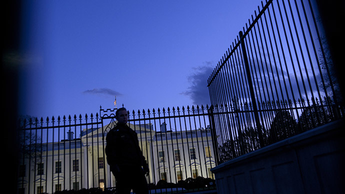 A member of the Secret Service's uniformed division stands by a fence in front of the White House. (AFP Photo/Brendan Smialowski)