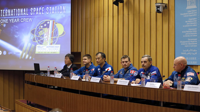 (2L-R) Canadian astronaut Jeremy Hansen, Japan's Sichi Noguchi, Denmark's Andreas Mogensen, Roscosmos cosmonaut Mikhail Kornienko of Russia and Nasa astronaut Scott Kelly give a press conference on December 18, 2014 at the UNESCO in Paris.(AFP Photo / Patrick Kovarik)