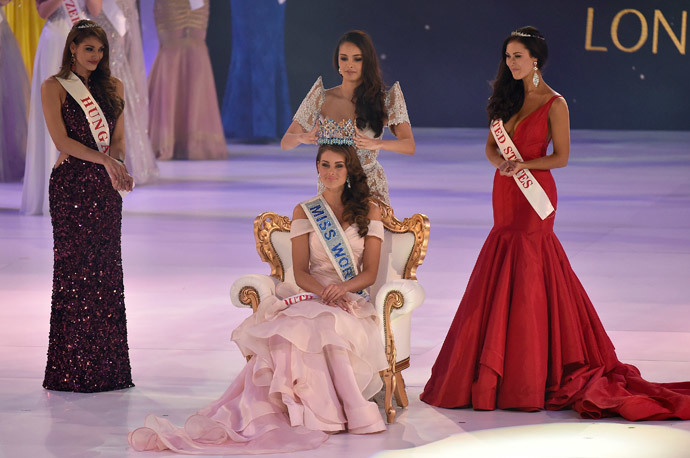 Rolene Strauss of South Africa (C) is crowned Miss World 2014 by Miss World 2013, Megan Young of the Philippines (C rear), as Elizabeth Safrit of the U.S (R) and Edina Kulczar of Hungary (L) who placed third and second respectively, look on at the ExCel Centre in east London, December 14, 2014.(Reuters / Toby Melville)