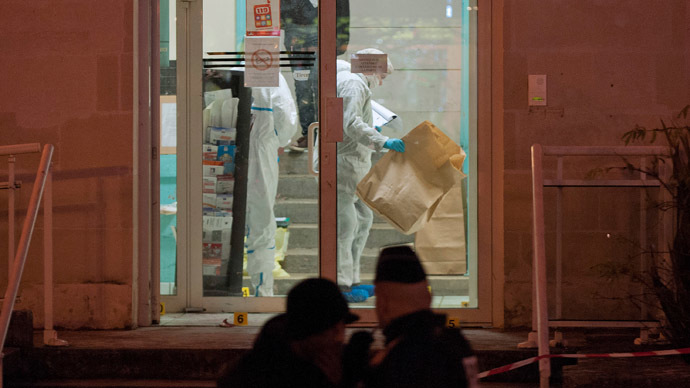 Knife-wielding man stabs three officers inside French police station