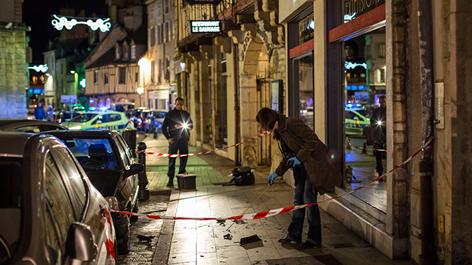  A policewoman collects evidence on December 21, 2014 in Dijon on the site where a driver shouting "Allahu Akbar" ("God is great") ploughed into a crowd injuring 11 people, two seriously, a source close to the investigation said (AFP Photo / Arnaud Finistre)