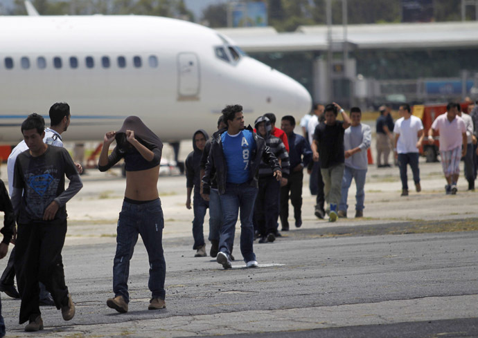 Illegal migrants from Guatemala, deported from Phoenix, Arizona in the U.S., arrive at an air force base in Guatemala City July 22, 2014. (Reuters/Jorge Dan Lopez)