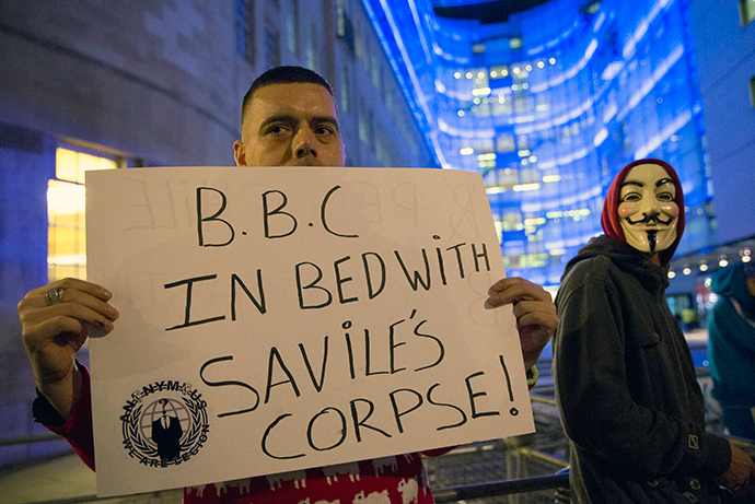 Supporters of the activist group Anonymous protest against the BBC outside their studios in central London December 23, 2014 (Reuters / Neil Hall)