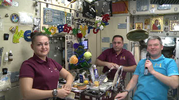 New Yearâs space dinner: Fruit and a tin of black caviar floating around the space station as ISS crew get ready to celebrate Christmas and New Year. 