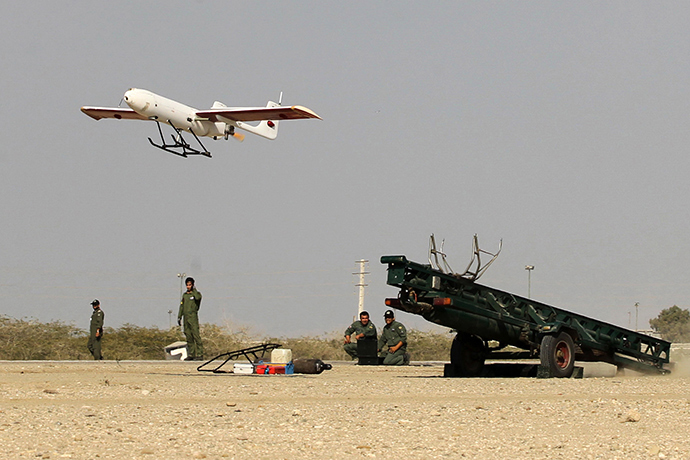 A picture made available on December 25, 2014 by Iranian Jamejam newspaper's website (Jamejam online) shows Iranian Army ground forces launching an Iranian made drone during the "Mohammad Rasoul Allah" military drill in the Oman Sea port city of Bandar Jask in southern Iran (AFP Photo / Chavosh Homavandi)