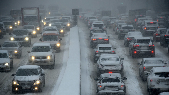 500 accidents an hour: Snowbound Moscow stuck in worst ever Christmas traffic (PHOTOS, VIDEO)