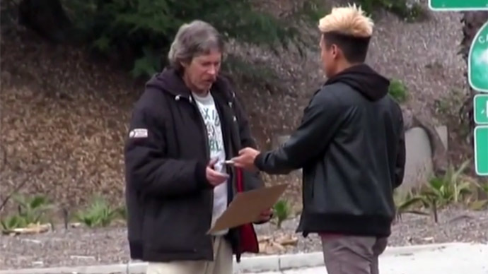 Blogger films how homeless man spent $100 on charity, raises over $94k in crowdfunding