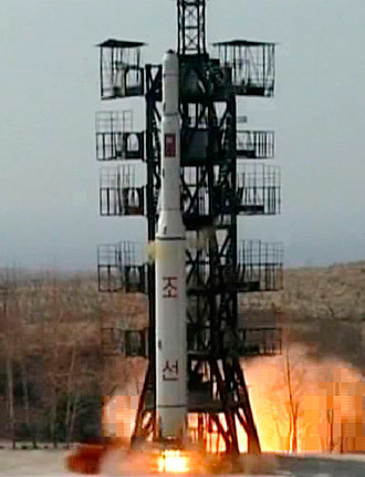 A Taepodong-2 rocket is launched from the North Korean rocket launch facility in Musudan Ri April 5, 2009 in this picture released by the North's official news agency KCNA on April 8, 2009. (Reuters / KCNA)
