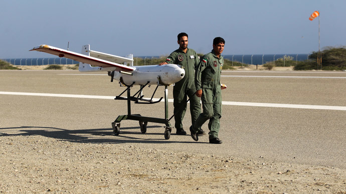 A picture made available on December 25, 2014 by Iranian Jamejam newspaper's website (Jamejam online) shows Iranian Army ground forces moving an Iranian made drone during the "Mohammad Rasoul Allah" military drill in the Oman Sea port city of Bandar Jask in southern Iran. (AFP Photo / Chavosh Homavandi)