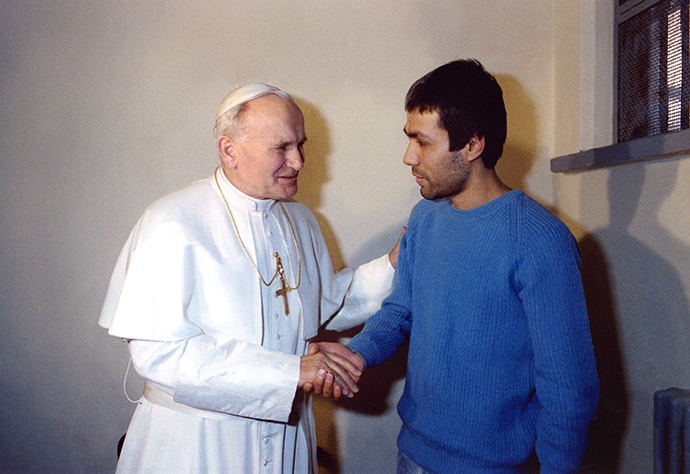 Pope John Paul II (L) greets Mehmet Ali Agca at Rebibbia prison on December 27, 1983 in Rome. Agca attempted to kill pope John Paul II on May 13, 1981 (AFP Photo / STR)