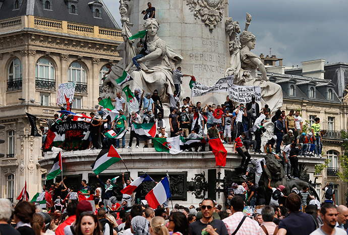 Protesters gather at Place de la Republique during a banned demonstration in support of Gaza in central Paris, July 26, 2014. (Reuters / Benoit Tessier)