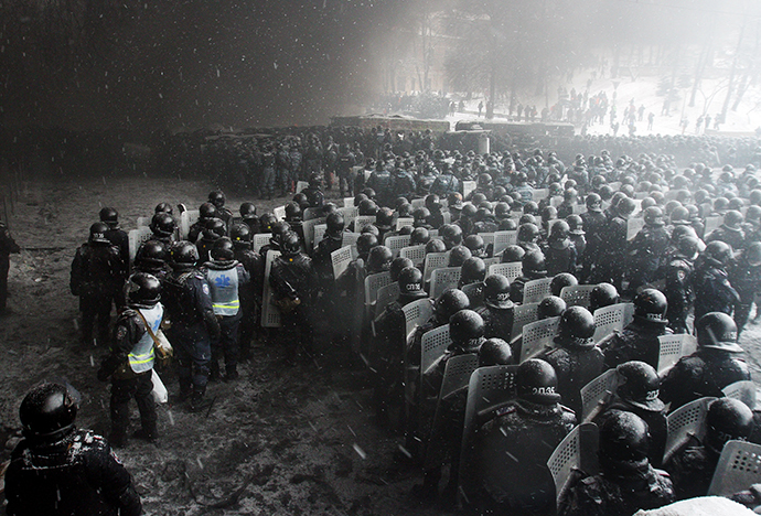 Riot police officers gather as they clash with protestors in the center of Kiev on January 22, 2014. (AFP Photo / Anatolii Boiko)