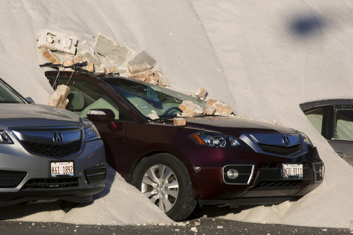 A partially collapsed wall at the Morton Salt facility gave way to tons of salt being dumped onto parked cars at an adjacent car dealership in Chicago, Illinois, December 30, 2014. (Reuters / Andrew Nelles)