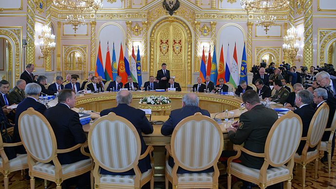 President Vladimir Putin (center, background) attending the CSTO Collective Security Council's extended meeting, December 23, 2014 (RIA Novosti / Alexey Druzhinin)