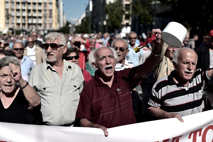 Pensioners demonstrate on October 2, 2014 in the center of Athens against economy measures taken by the Greek government. (AFP Photo/Aris Messinis)