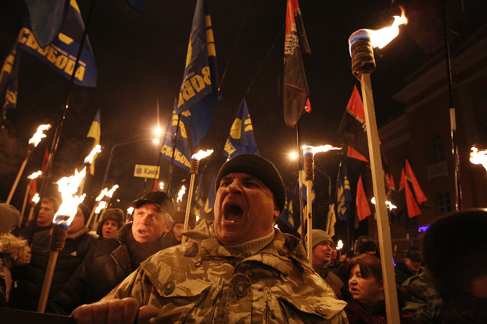 Activists of the Svoboda (Freedom) and Right Sector Ukrainian nationalist parties hold torches as they take part in a rally to mark the 106th birth anniversary of Stepan Bandera, one of the founders of the Organization of Ukrainian Nationalists (OUN), in Kiev January 1, 2015. (Reuters / Valentyn Ogirenko)