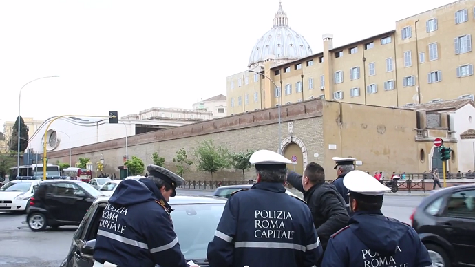 Rome's municipal police officers (screenshot from YouTube video)