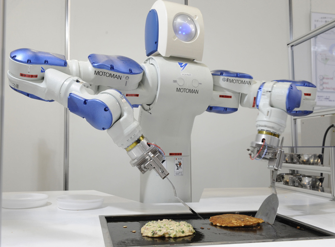 ARCHIVE PHOTO: Japanese giant Yaskawa Electric's industrial robot Motoman turns over an "okonomiyaki", a Japanese pancake at a robot exhibition in Osaka. (AFP Photo / Yoshikazu Tsuno)