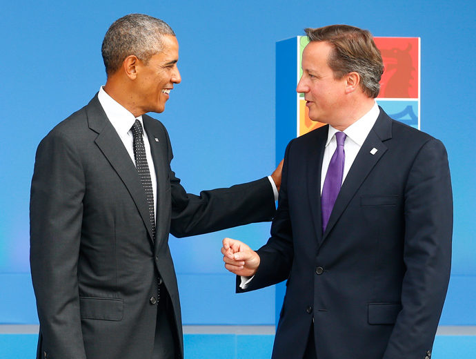Britain's Prime Minister David Cameron (R) greets U.S. President Barack Obama (Reuters / Andrew Winning)