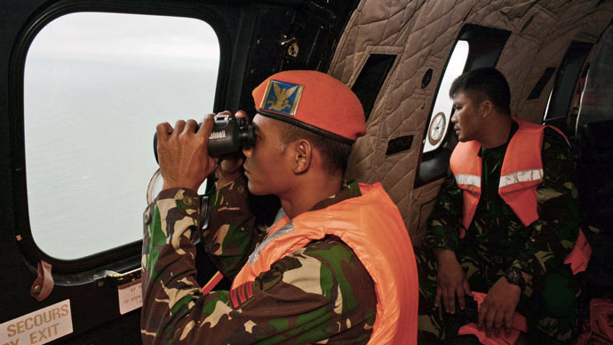 Air officials suspended in wake of AirAsia crash as Indonesia promises crackdown