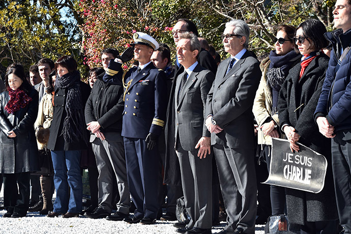 French residents in Japan offer prayers in silence at the French ambassador's residence in Tokyo on January 8, 2015 for the victims attacked by gunmen at the office of French satirical weekly Charlie Hebdo in Paris that killed 12 people on January 7. (AFP Photo/Yoshikazo Tsuno)