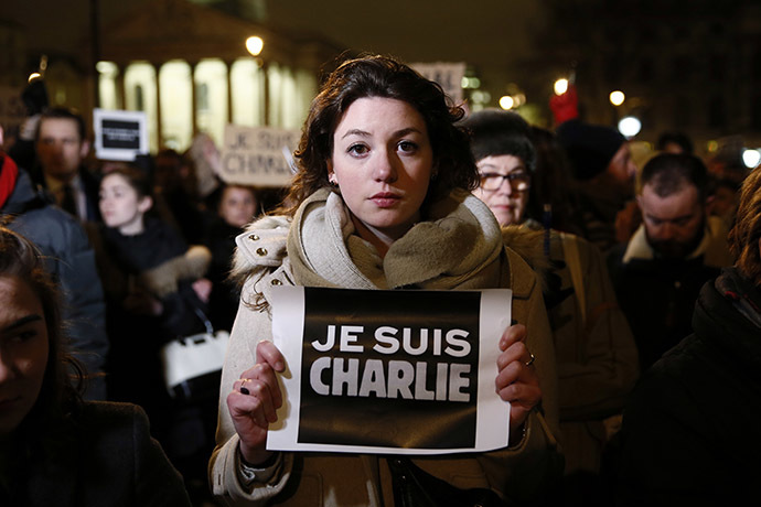 A woman holds a placard that reads, "I am Charlie", during a vigil to pay tribute to the victims of a shooting by gunmen at the offices of weekly satirical magazine Charlie Hebdo in Paris, at Trafalgar Square in London January 7, 2015. (Reuters/Stefan Wermuth)